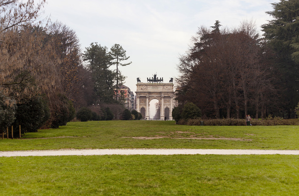 Arch of Peace view from Milan Parco Sempione in winter - Φωτογραφία, εικόνα