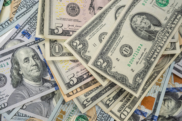 Hintergrund der verschiedenen US-Dollarscheine. Finanzkonzept zum Sparen - Foto, Bild