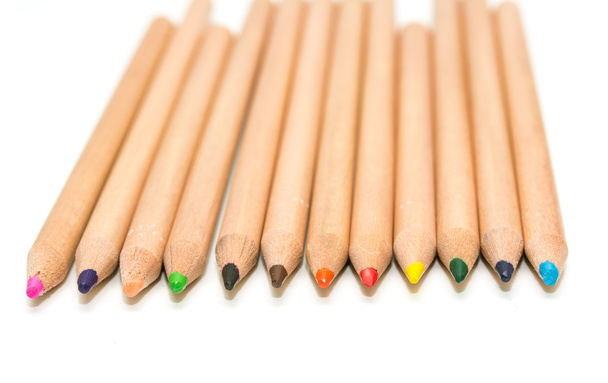 Деревянные карандаши на белом
 - Фото, изображение