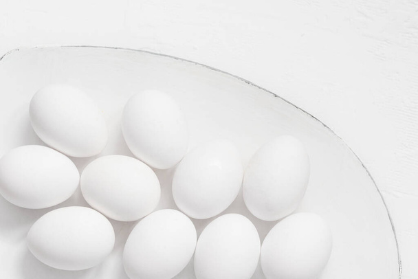 Easter background: White eggs on a platter - Valokuva, kuva