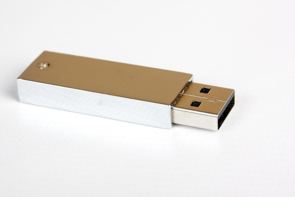 lecteur flash USB argent sur blanc
 - Photo, image