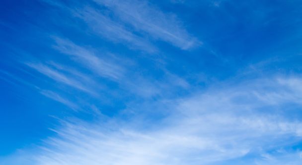 cirrus felhők az égen - Fotó, kép