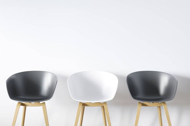 A székek sora egy kakukktojás. Álláslehetőség. Üzleti vezető. toborzási koncepció. 3D-leképezés - Fotó, kép