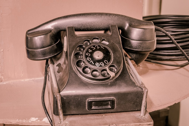 Старый роторный телефон
  - Фото, изображение