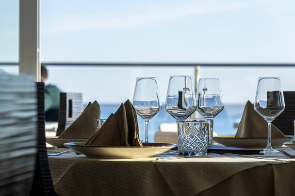 set table in a restaurant near the sea - Fotografie, Obrázek