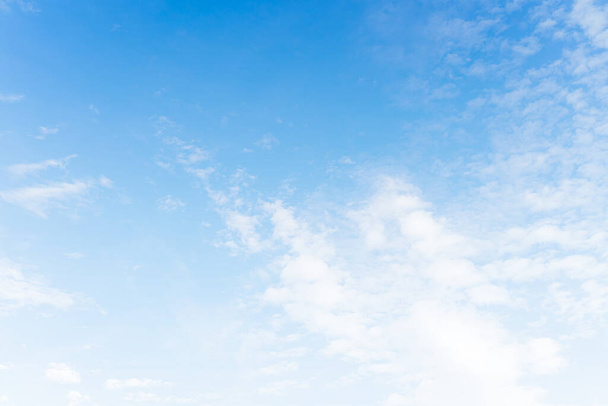 céu azul com nuvens em Tóquio Japão. - Foto, Imagem