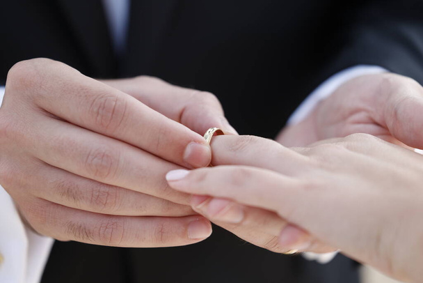 bride and groom holding hands, wedding rings  - Φωτογραφία, εικόνα