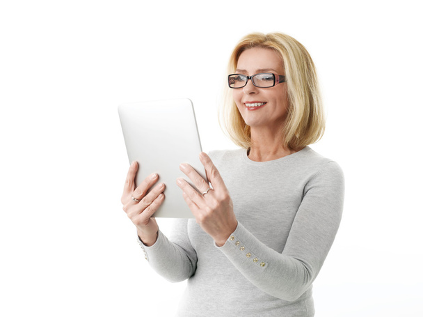 Mature woman with tablet - Фото, изображение