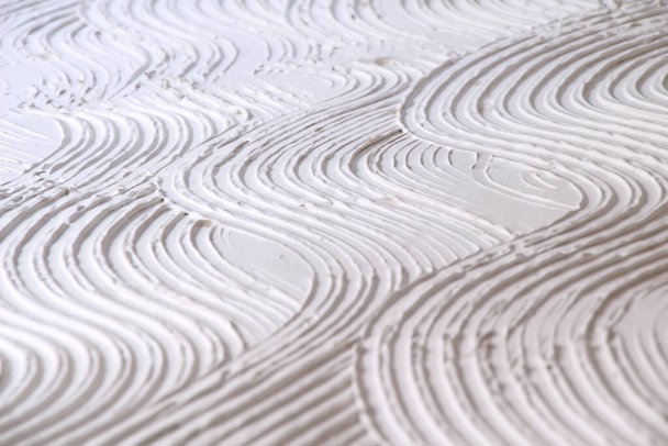 Gypsum striped pattern on a white wall - Photo, Image