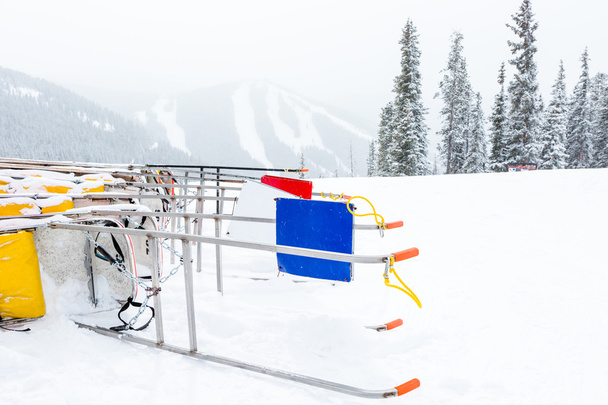 Estación de esquí al final de la temporada
 - Foto, imagen