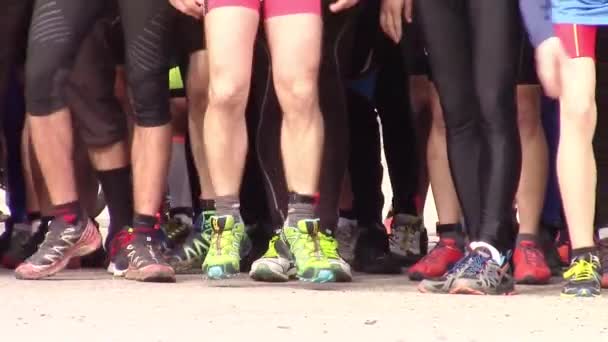 Běžci nohy zahřívání - Záběry, video