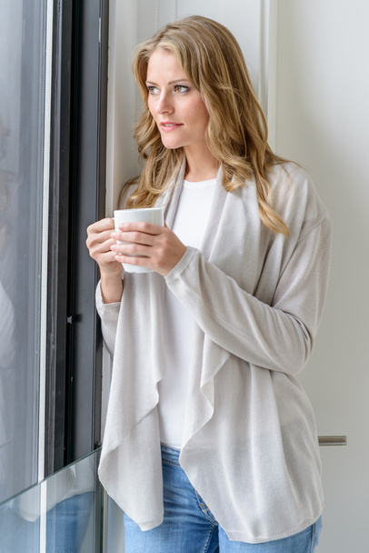 Beautiful woman having a coffee break - Foto, Imagem