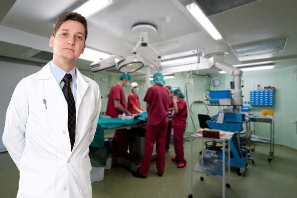 Doctor presenting an operation - Фото, зображення
