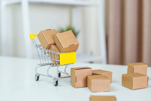 Shopping online and logistic concept. paper box in shopping cart. home delivery service. Supermarket online ordering. import export, finance commerce. - Foto, Imagem