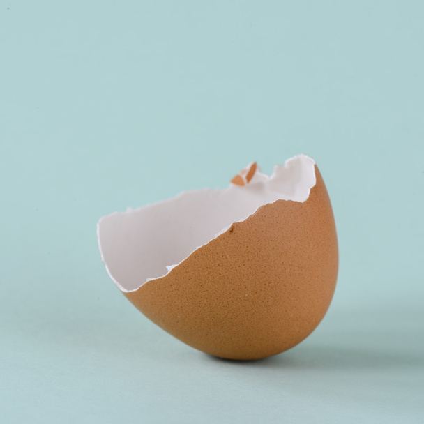 Rozbité a popraskané vaječné skořápce - Fotografie, Obrázek