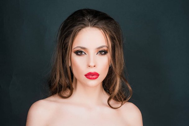 Fashion Makeup. Beautiful Sensual Woman With Red Lips, Smokey Eyes - Foto, immagini