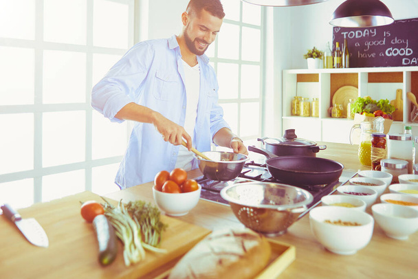 Man preparing delicious and healthy food in the home kitchen. - Foto, Imagem