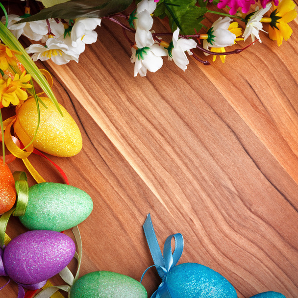 Fond de Pâques avec oeufs et fleurs - Photo, image