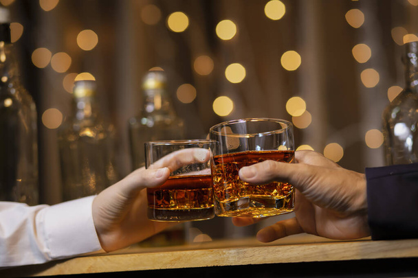 Whisky, für eine freundliche Party in einer Bar oder einem Restaurant. - Foto, Bild