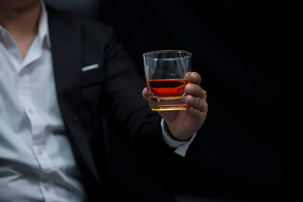 Closeup businessmen holding a glass of whiskey - Zdjęcie, obraz