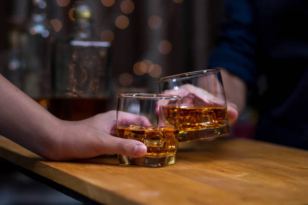 whisky, pour une soirée conviviale dans un bar ou un restaurant. - Photo, image