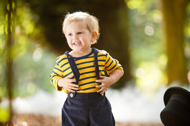 Happy νεαρό ξανθό αγόρι - Φωτογραφία, εικόνα