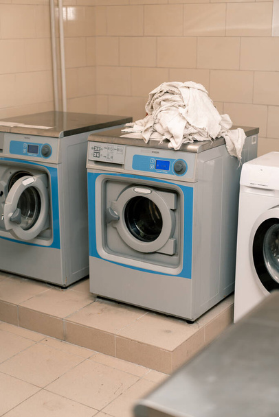 industrial washing machine Hotel laundry services Clothes dryer concept cleanliness and hospitality - Fotoğraf, Görsel