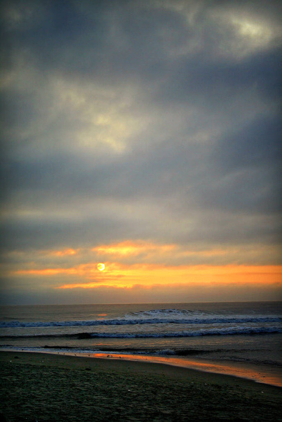 beautiful beach at sunset  - Foto, afbeelding