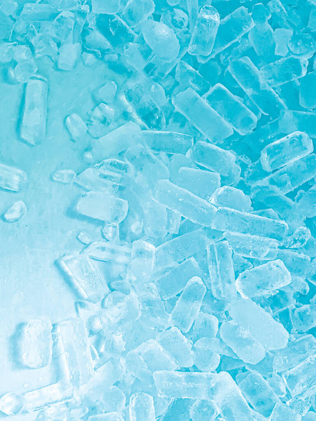 Фон кубиков льда, текстура кубика льда, обои со льдом, это заставляет чувствовать себя свежим и чувствовать себя хорошо. Летом, лед и холодные напитки заставят нас чувствовать себя расслабленным, сделаны для напитков или освежающего бизнеса. - Фото, изображение