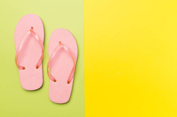 Bright flip flops on color background, top view - Foto, Bild