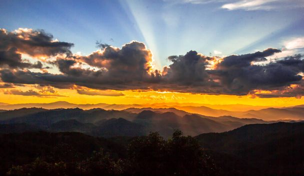 sunset on mountain at chiangmai thailand - Foto, Imagen