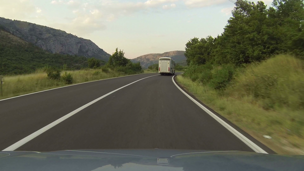 Aszfalt úton vezetéssel - Felvétel, videó