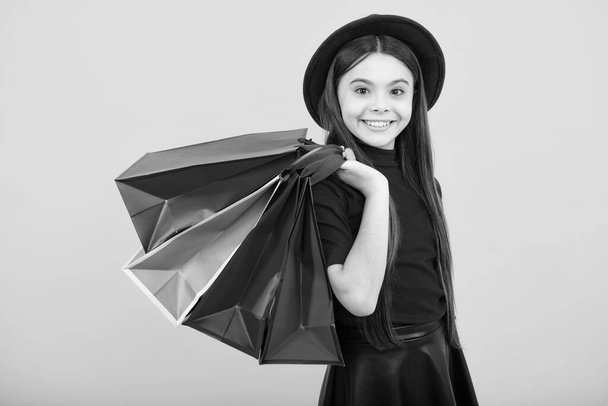 Teenager hold shopping bag enjoying sale. Child girl is ready to go shopping. Happy teenager portrait. Smiling girl - 写真・画像