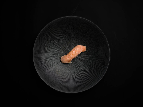 Fideos de comida japonesa con sushi Bento sake - Foto, Imagen