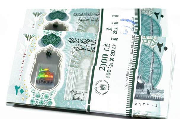 Nowy egipski 20 EGP LE dwadzieścia funtów polimerowych banknotów pieniężnych banknot funkcje Mohamed Ali Meczet, ozdobiony dotykowe kropki ADA Braille, królowa Kleopatra, Wielka Piramida i rydwan wojskowy faraona - Zdjęcie, obraz