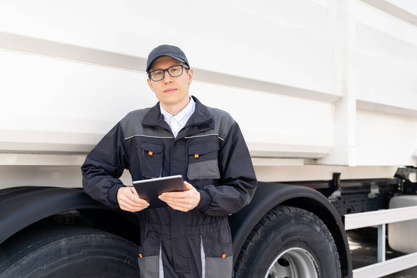 Manager with a digital tablet next to garbage truck - Photo, Image