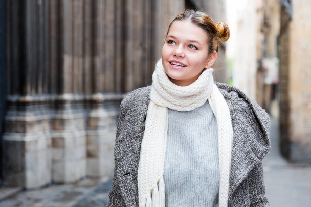 portrait of young female in the historical city center in scarf - Foto, afbeelding