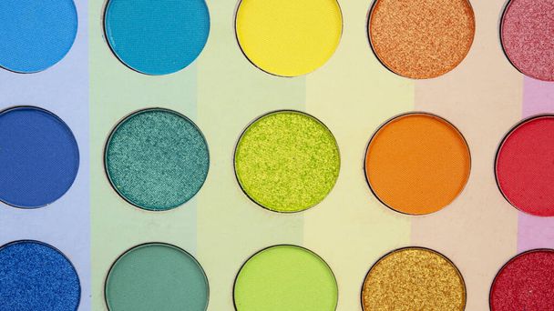 palette professionnelle ombres à paupières multicolore, closeup - Photo, image