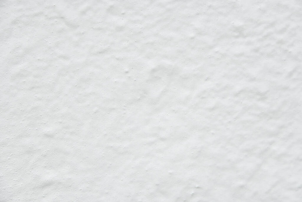Witte wand achtergrond, spuitbeton op de muur, verf de muur wit, achtergronden en texturen categorie. - Foto, afbeelding