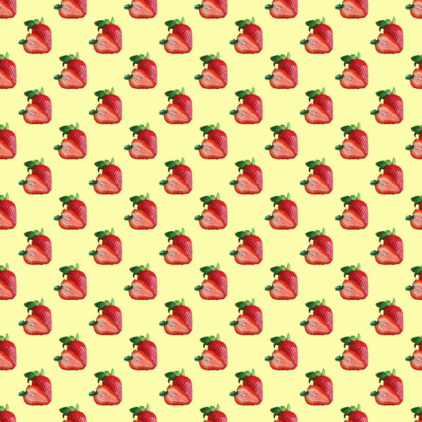 Seamless Pattern of Fresh Strawberry Whole Fruit and Cross Section Created Heart Shape on Creamy Yellow Backdrop - Foto, afbeelding