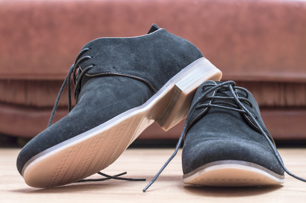 Чорні замшеві туфлі з шнурками
  - Фото, зображення