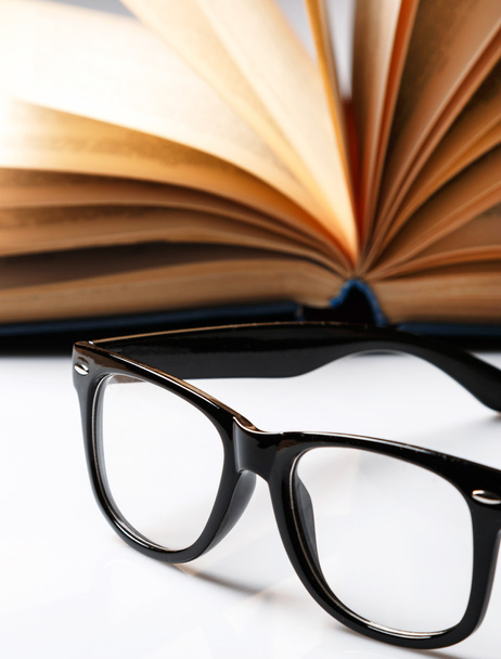 Eyeglasses and book - Foto, Bild