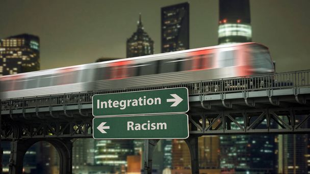 Straat teken de richtings wijze naar integratie versus racisme - Foto, afbeelding