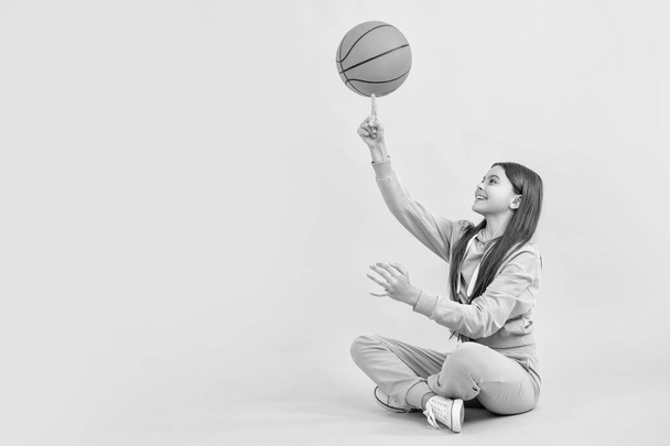 teen basketball girl on background advertisement. photo of teen basketball girl with ball. teen basketball girl isolated on yellow. teen basketball girl in studio. - Fotoğraf, Görsel