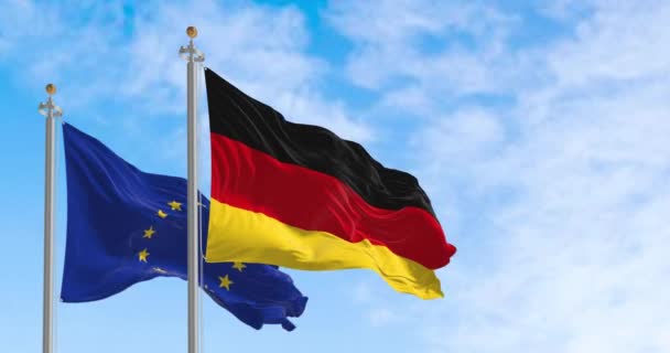 Прапори Німеччини та Європейського Союзу махають у ясний день. Член Європейського Союзу з січня 1958 року. Безшовні 3d роблять анімацію. Петля повільного руху. Вибіркове фокусування. Склеюючи тканину. Зблизька. 4k - Кадри, відео