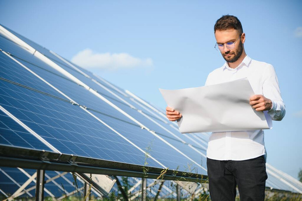 Solar power plant. Engineer on a background of photovoltaic panels. Science solar energy. - Fotografie, Obrázek
