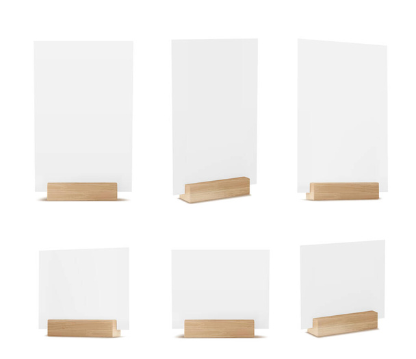 3D-Menü Papierkartenhalter für Tischmockup isoliert. Blank a5 Rahmen Branding Design für Abendessen Etikett im Restaurant oder Café-Set. Leere vertikale Wirtschaftsförderung auf hölzernem Podium - Vektor, Bild