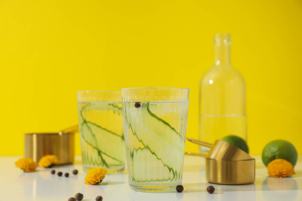 Concept of fresh summer drink - brine cocktail - Foto, immagini