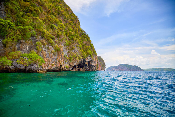 Beautiful scenery of the Thai islands of Phuke, scenery for travel. - 写真・画像