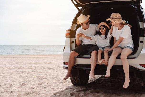 Family happy traveling enjoy in vacation with Car travel driving road trip summer vacation in car in the sunset, Dad, mom and daughter  holidays and relaxation together get the atmosphere. - Foto, Imagen